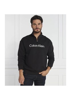 Calvin Klein Bluza HERO LOGO QUARTER ZIP | Comfort fit ze sklepu Gomez Fashion Store w kategorii Bluzy męskie - zdjęcie 169261254