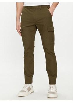 Tommy Jeans Spodnie materiałowe Austin DM0DM18940 Zielony Slim Fit ze sklepu MODIVO w kategorii Spodnie męskie - zdjęcie 169284983