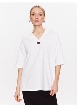 Tommy Jeans T-Shirt Badge DW0DW15299 Biały Oversize ze sklepu MODIVO w kategorii Bluzki damskie - zdjęcie 169285571