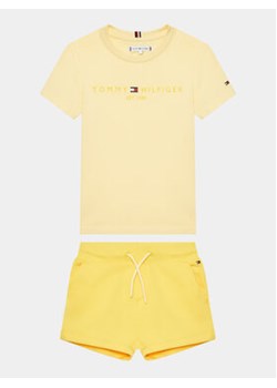 Tommy Hilfiger Komplet t-shirt i spodenki KG0KG07281 M Żółty Regular Fit ze sklepu MODIVO w kategorii Komplety chłopięce - zdjęcie 169285620
