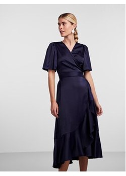 YAS Sukienka koktajlowa Thea 26028890 Niebieski Standard Fit ze sklepu MODIVO w kategorii Sukienki - zdjęcie 169286324