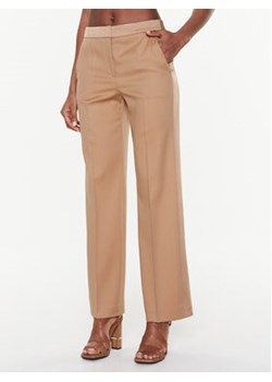 Boss Spodnie materiałowe Tackea 50486277 Beżowy Relaxed Fit ze sklepu MODIVO w kategorii Spodnie damskie - zdjęcie 169287861