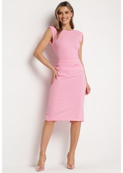 Różowa Taliowana Sukienka Bez Rękawów z Ozdobnym Marszczeniem Lunala ze sklepu Born2be Odzież w kategorii Sukienki - zdjęcie 169317610