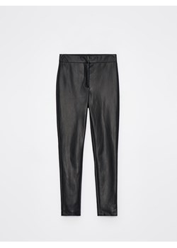 Mohito - Spodnie o dopasowanym kroju - czarny ze sklepu Mohito w kategorii Spodnie damskie - zdjęcie 169320373