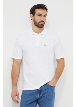 Calvin Klein Jeans polo męski kolor biały z aplikacją ze sklepu ANSWEAR.com w kategorii T-shirty męskie - zdjęcie 169328983
