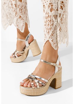 Złote sandały na słupku i platformie Alca ze sklepu Zapatos w kategorii Espadryle damskie - zdjęcie 169330384