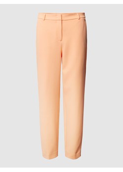 Spodnie materiałowe o kroju tapered fit z aplikacją z logo ze sklepu Peek&Cloppenburg  w kategorii Spodnie damskie - zdjęcie 169331342