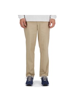 Spodnie New Balance MP41575SOT - beżowe ze sklepu streetstyle24.pl w kategorii Spodnie męskie - zdjęcie 169335740