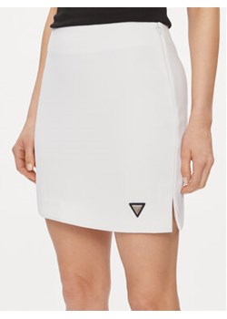 Guess Spódnica mini Mylah V4GD03 KBFB2 Biały Regular Fit ze sklepu MODIVO w kategorii Spódnice - zdjęcie 169340174
