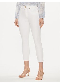 Guess Jeansy Capri W4GA80 D4PV3 Biały Skinny Fit ze sklepu MODIVO w kategorii Jeansy damskie - zdjęcie 169341483