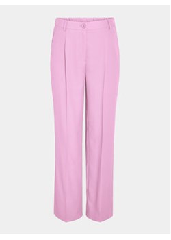 Noisy May Spodnie materiałowe Debbie 27029240 Różowy Regular Fit ze sklepu MODIVO w kategorii Spodnie damskie - zdjęcie 169341670