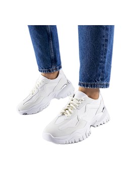 Białe sneakersy na masywnej podeszwie Gironic ze sklepu ButyModne.pl w kategorii Buty sportowe damskie - zdjęcie 169368290