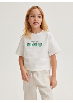 Reserved - Bawełniany t-shirt z haftem - złamana biel ze sklepu Reserved w kategorii Bluzki dziewczęce - zdjęcie 169374640