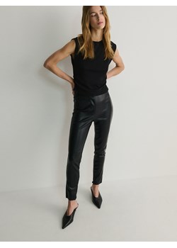 Reserved - Spodnie z imitacji skóry - czarny ze sklepu Reserved w kategorii Spodnie damskie - zdjęcie 169388894