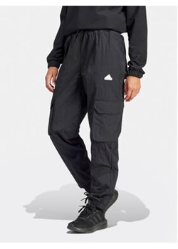 adidas Spodnie dresowe City Escape IQ4826 Czarny Loose Fit ze sklepu MODIVO w kategorii Spodnie damskie - zdjęcie 169417911