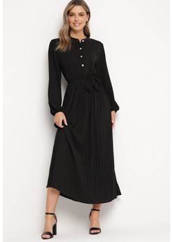 Czarna Rozkloszowana Sukienka Maxi z Plisowanym Dołem i Wiązanym Paskiem Nollira ze sklepu Born2be Odzież w kategorii Sukienki - zdjęcie 169421471