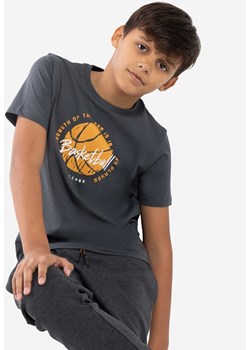 Koszulka chłopięca z nadrukiem koszykówki T-BASKETBALL JUNIOR ze sklepu Volcano.pl w kategorii T-shirty chłopięce - zdjęcie 169422320