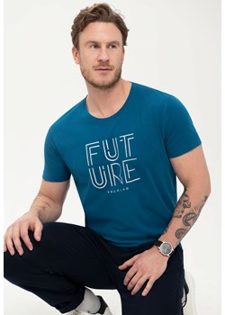 T-shirt męski o klasycznym kroju T-FUTURE niebieski ze sklepu Volcano.pl w kategorii T-shirty męskie - zdjęcie 169422371