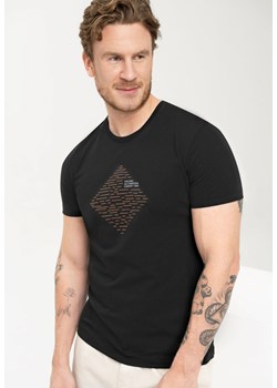 Klasyczny t-shirt męski z nadrukiem T-SILENCE ze sklepu Volcano.pl w kategorii T-shirty męskie - zdjęcie 169422503