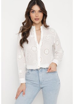 Biała Koszula Bawełniana z Ażurowym Wzorem i Cyrkoniami Lisareka ze sklepu Born2be Odzież w kategorii Koszule damskie - zdjęcie 169425693