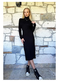 trendyol Sukienka w kolorze czarnym ze sklepu Limango Polska w kategorii Sukienki - zdjęcie 169427670