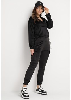 Czarny Welurowy Komplet Dresowy Bluza z Ozdobną Kieszenią i Luźne Spodnie z Kieszeniami Whisperia ze sklepu Born2be Odzież w kategorii Dresy damskie - zdjęcie 169432384