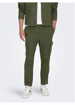 Only & Sons Spodnie materiałowe 22024998 Zielony Tapered Fit ze sklepu MODIVO w kategorii Spodnie męskie - zdjęcie 169446672