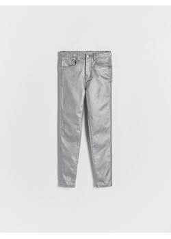 Reserved - Błyszczące jeansy slim high waist - srebrny ze sklepu Reserved w kategorii Spodnie dziewczęce - zdjęcie 169458383