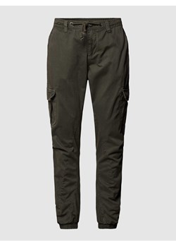 Spodnie sportowe z kieszeniami cargo w jednolitym kolorze ze sklepu Peek&Cloppenburg  w kategorii Spodnie męskie - zdjęcie 169459880