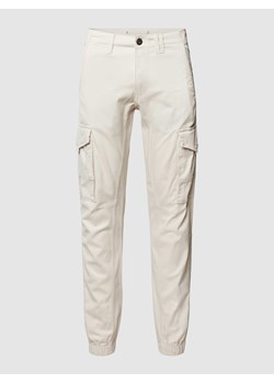 Spodnie o kroju tapered fit z kieszeniami cargo model ‘PAUL FLAKE’ ze sklepu Peek&Cloppenburg  w kategorii Spodnie męskie - zdjęcie 169460231