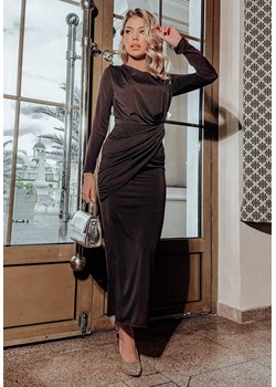 Długa sukienka z marszczeniem Marilyn brązowa ze sklepu Clamodi w kategorii Sukienki - zdjęcie 169463863