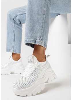 Białe Sneakersy na Grubej Podeszwie Ozdobione Cyrkoniami Nallua ze sklepu born2be.pl w kategorii Buty sportowe damskie - zdjęcie 169469993