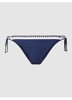 Figi bikini z fakturowanym wzorem model ‘STORA ALLCHIC’ ze sklepu Peek&Cloppenburg  w kategorii Stroje kąpielowe - zdjęcie 169471694