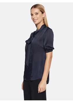 Granatowa satynowa bluzka damska z szarfą L'AF Zorin ze sklepu Eye For Fashion w kategorii Bluzki damskie - zdjęcie 169481692