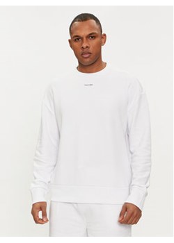Calvin Klein Bluza Nano Logo K10K112870 Biały Regular Fit ze sklepu MODIVO w kategorii Bluzy męskie - zdjęcie 169491653