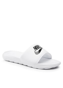 Nike Klapki Victori One Slide CN9675 100 Biały ze sklepu MODIVO w kategorii Klapki męskie - zdjęcie 169493871