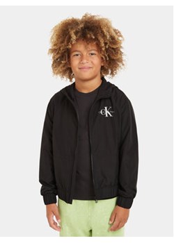 Calvin Klein Jeans Kurtka przejściowa Monologo Essential IB0IB02091 Czarny Regular Fit ze sklepu MODIVO w kategorii Kurtki chłopięce - zdjęcie 169493911