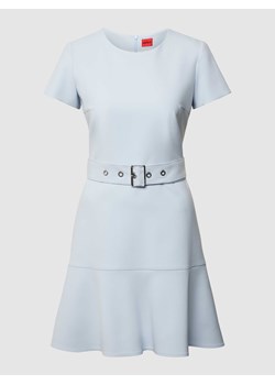 Sukienka o długości do kolan z paskiem model ‘KEVOLA’ ze sklepu Peek&Cloppenburg  w kategorii Sukienki - zdjęcie 169505562