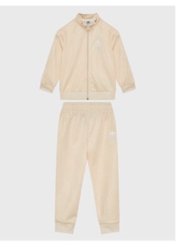 adidas Dres Monogram Print Tracksuit H62935 Biały Regular Fit ze sklepu MODIVO w kategorii Dresy dla niemowlaka - zdjęcie 169529570