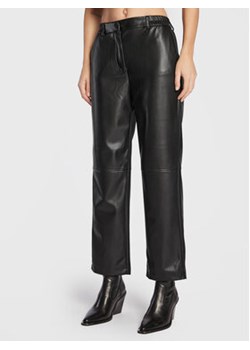 ONLY Spodnie z imitacji skóry Idina 15263774 Czarny Regular Fit ze sklepu MODIVO w kategorii Spodnie damskie - zdjęcie 169529722