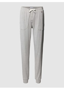 Spodnie dresowe z wyhaftowanym logo ze sklepu Peek&Cloppenburg  w kategorii Spodnie damskie - zdjęcie 169558002