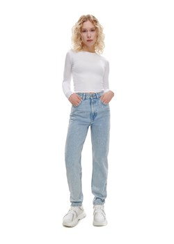 Cropp - Mom jeans z cyrkoniami - niebieski ze sklepu Cropp w kategorii Jeansy damskie - zdjęcie 169567044
