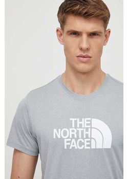 The North Face t-shirt sportowy Reaxion Easy kolor szary z nadrukiem NF0A4CDVX8A1 ze sklepu ANSWEAR.com w kategorii T-shirty męskie - zdjęcie 169567664