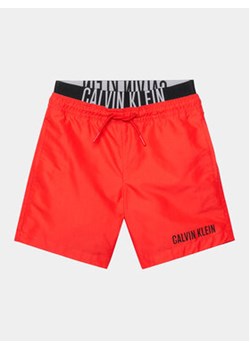 Calvin Klein Swimwear Szorty kąpielowe KV0KV00037 Czerwony Regular Fit ze sklepu MODIVO w kategorii Kąpielówki chłopięce - zdjęcie 169570413