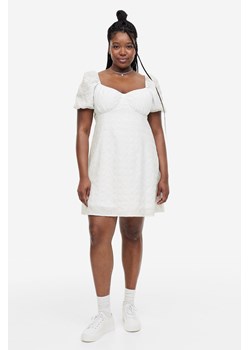 H & M - H & M+ Krepowana sukienka z bufkami - Biały ze sklepu H&M w kategorii Sukienki - zdjęcie 169592842
