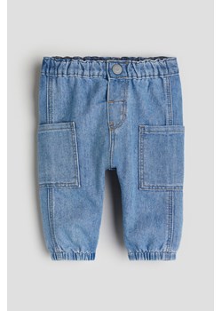 H & M - Dżinsy z naszywanymi kieszeniami - Niebieski ze sklepu H&M w kategorii Spodnie i półśpiochy - zdjęcie 169594192
