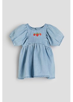 H & M - Sukienka dżinsowa z haftem - Niebieski ze sklepu H&M w kategorii Sukienki niemowlęce - zdjęcie 169595764