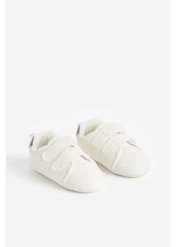 H & M - Miękkie kapcie - Biały ze sklepu H&M w kategorii Buciki niemowlęce - zdjęcie 169596732