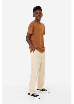 H & M - Spodnie chinos Relaxed Fit - Beżowy ze sklepu H&M w kategorii Spodnie chłopięce - zdjęcie 169596931