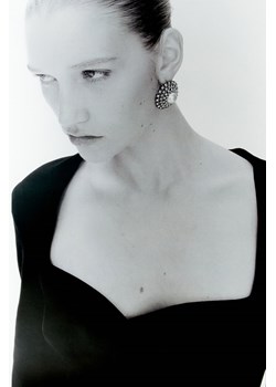 H & M - Przylegające kolczyki z kamieniami strassu - Srebrny ze sklepu H&M w kategorii Kolczyki - zdjęcie 169597214